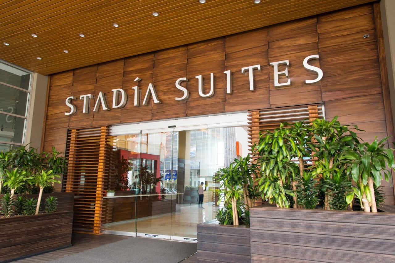 Stadia Suites Mexico City Santa Fe Esterno foto Entrance to the Stadium Suites