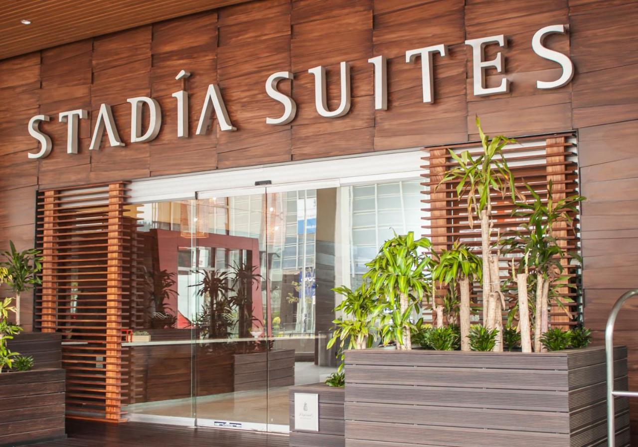Stadia Suites Mexico City Santa Fe Esterno foto Entrance to the Stadium Suites