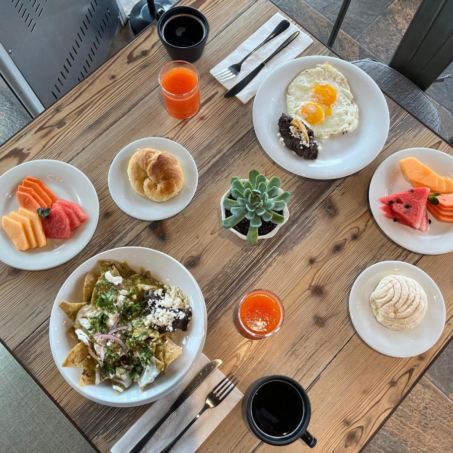 Stadia Suites Mexico City Santa Fe Esterno foto Breakfast at the Hotel