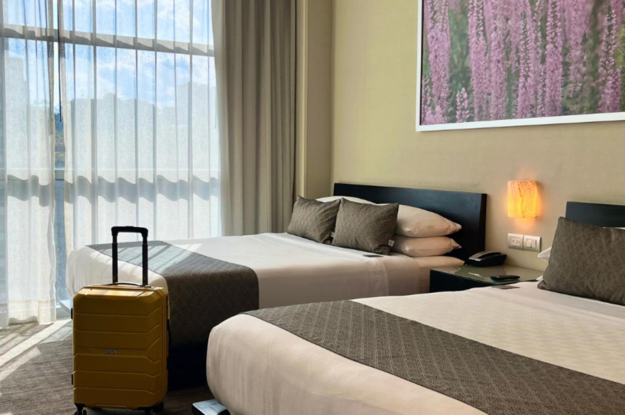 Stadia Suites Mexico City Santa Fe Esterno foto A room at the hotel