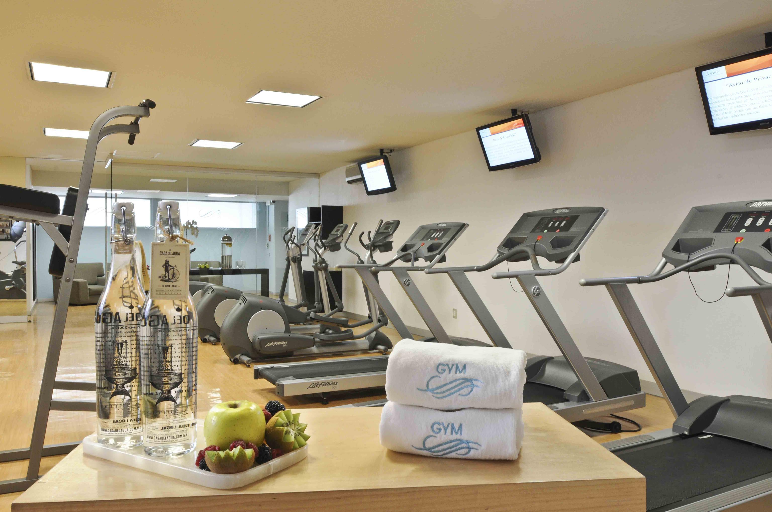 Stadia Suites Mexico City Santa Fe Esterno foto The gym at the hotel