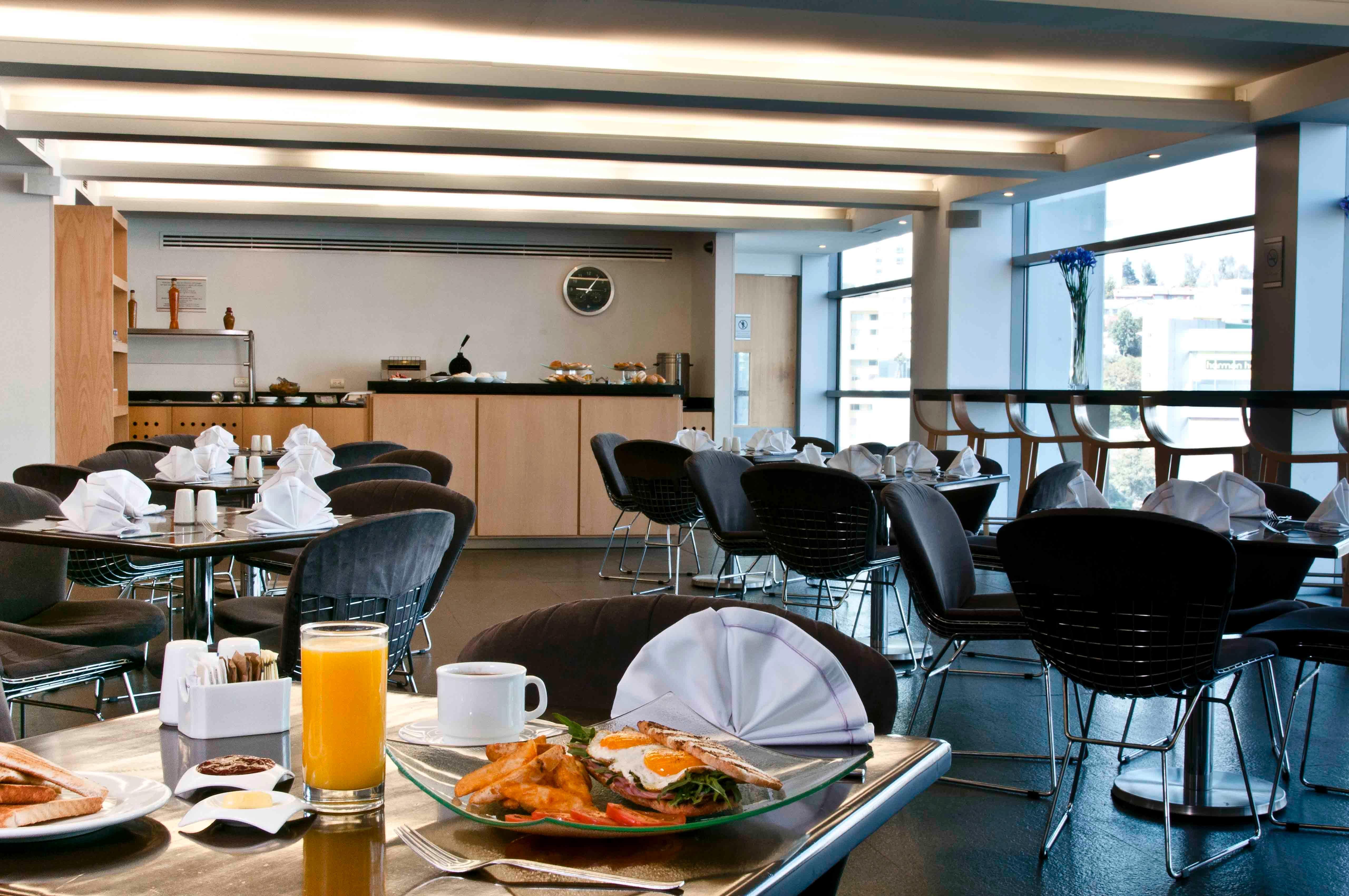 Stadia Suites Mexico City Santa Fe Esterno foto The lounge at the airport